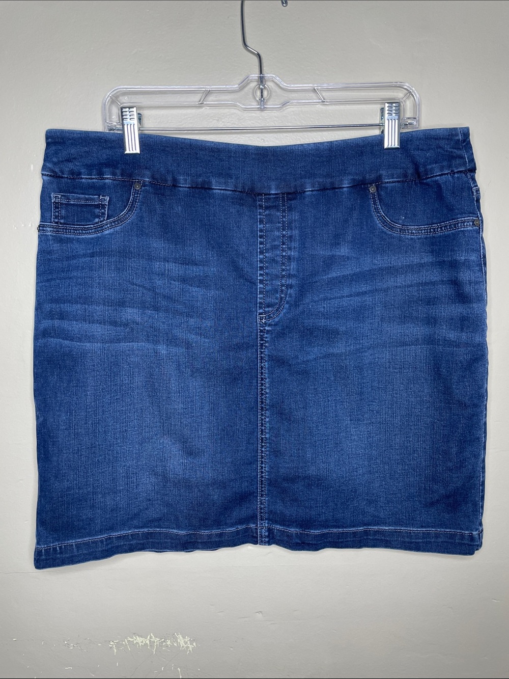 CHICO’S Blue Jean Comfortable Stretchy Minimalist Casual Chic PULL ON SKORT 14